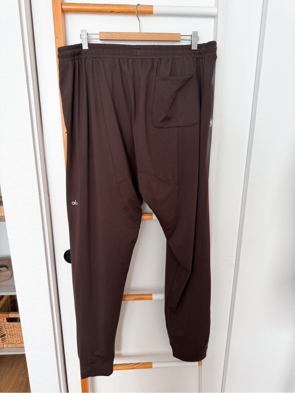 ALO Yoga Men’s Conquer Revitalize Pant Drop Crotch Brown Expresso Baggy - Picture 5 of 14